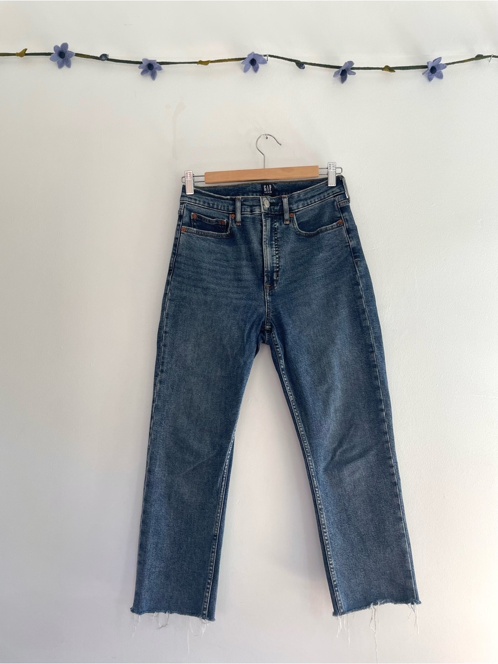 GAP High-Rise Cigarette Jeans Medium Wash Size 6 / 28R